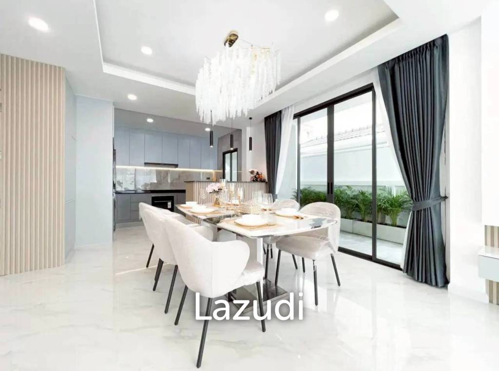 Newly Renovated 2-Storey Pool Villa for Sale at Eakmongkol