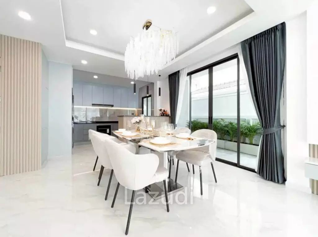 Newly Renovated 2-Storey Pool Villa for Sale at Eakmongkol