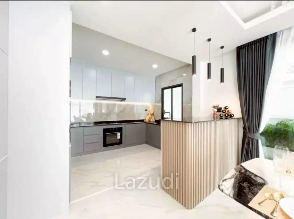 Newly Renovated 2-Storey Pool Villa for Sale at Eakmongkol