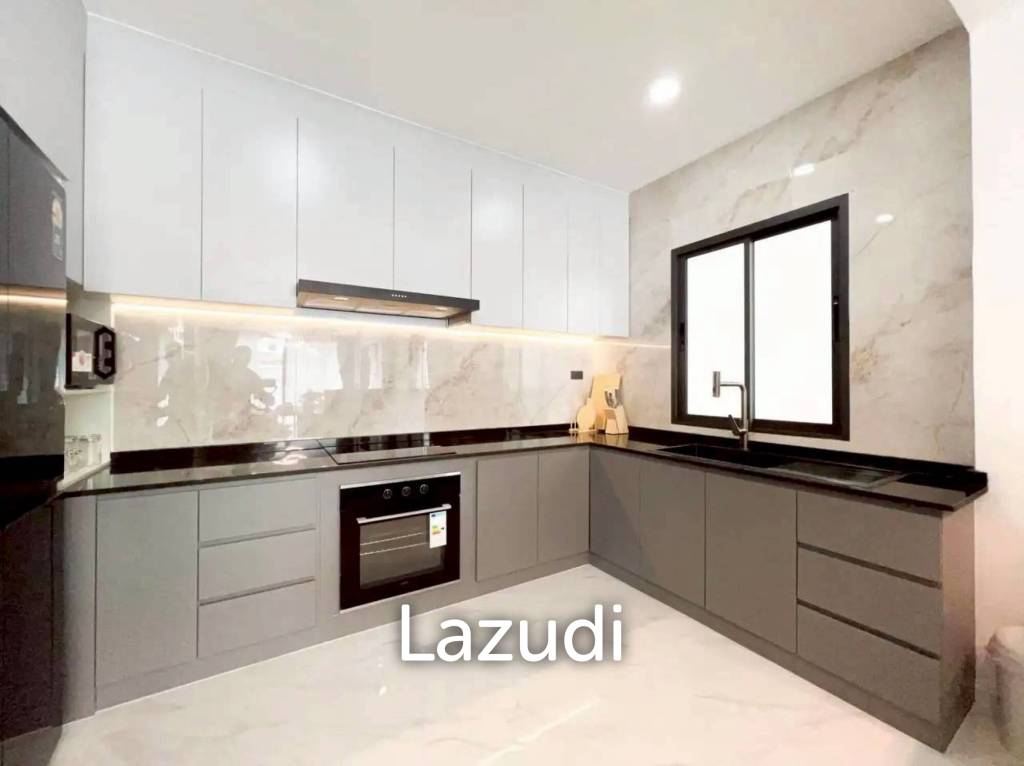 Newly Renovated 2-Storey Pool Villa for Sale at Eakmongkol