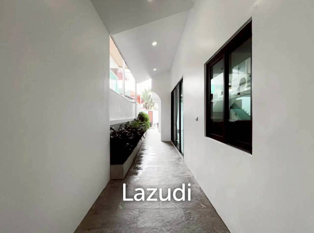 Newly Renovated 2-Storey Pool Villa for Sale at Eakmongkol