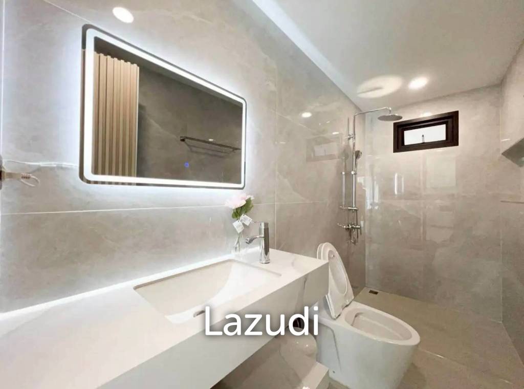 Newly Renovated 2-Storey Pool Villa for Sale at Eakmongkol