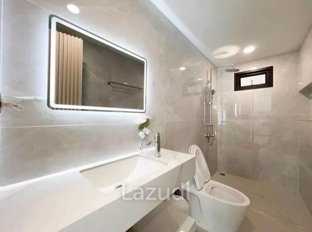 Newly Renovated 2-Storey Pool Villa for Sale at Eakmongkol