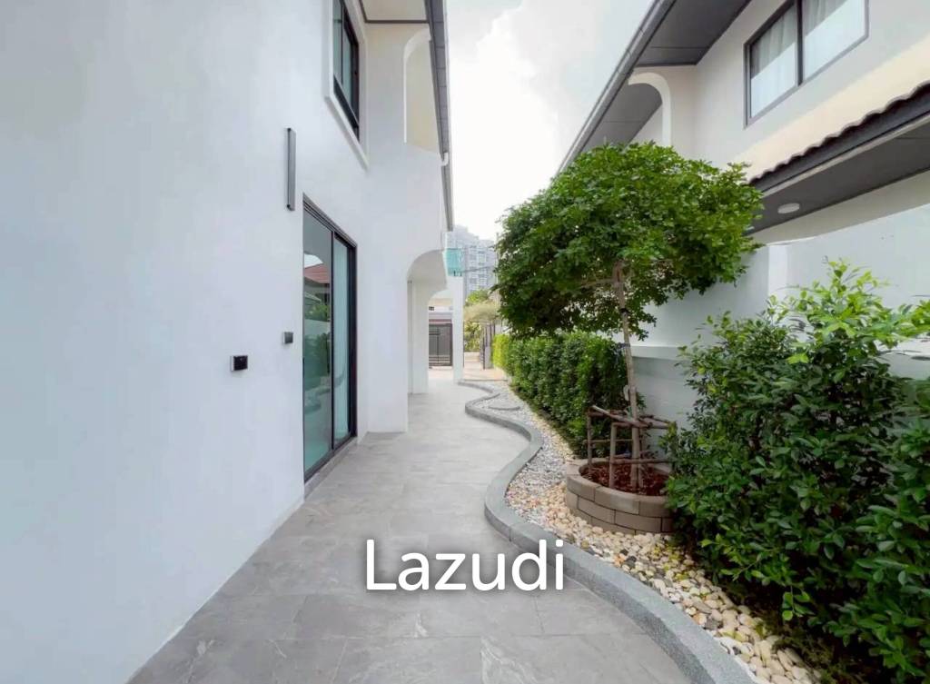 Newly Renovated 2-Storey Pool Villa for Sale at Eakmongkol