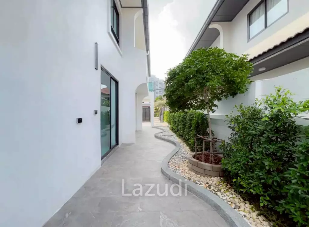 Newly Renovated 2-Storey Pool Villa for Sale at Eakmongkol