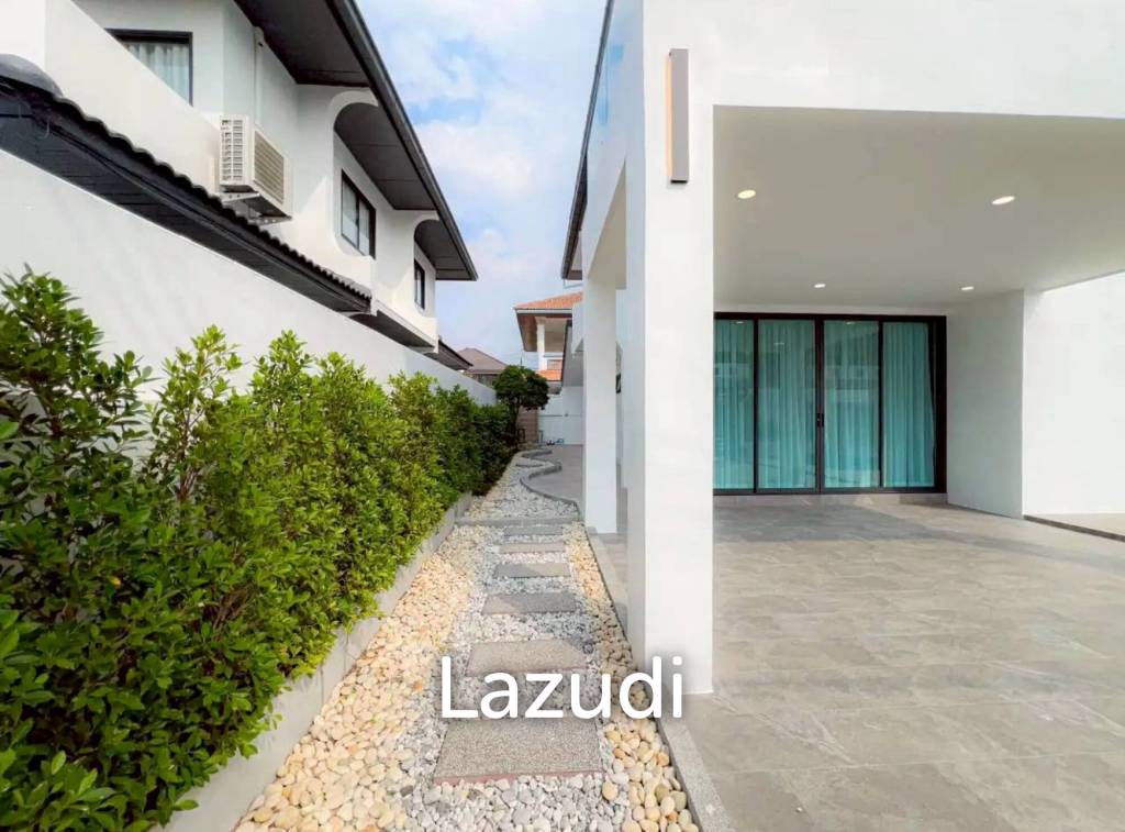 Newly Renovated 2-Storey Pool Villa for Sale at Eakmongkol