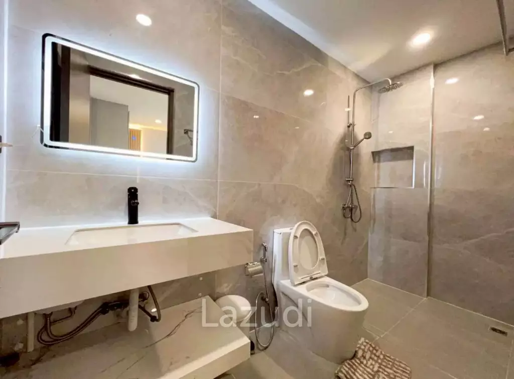 Newly Renovated 2-Storey Pool Villa for Sale at Eakmongkol