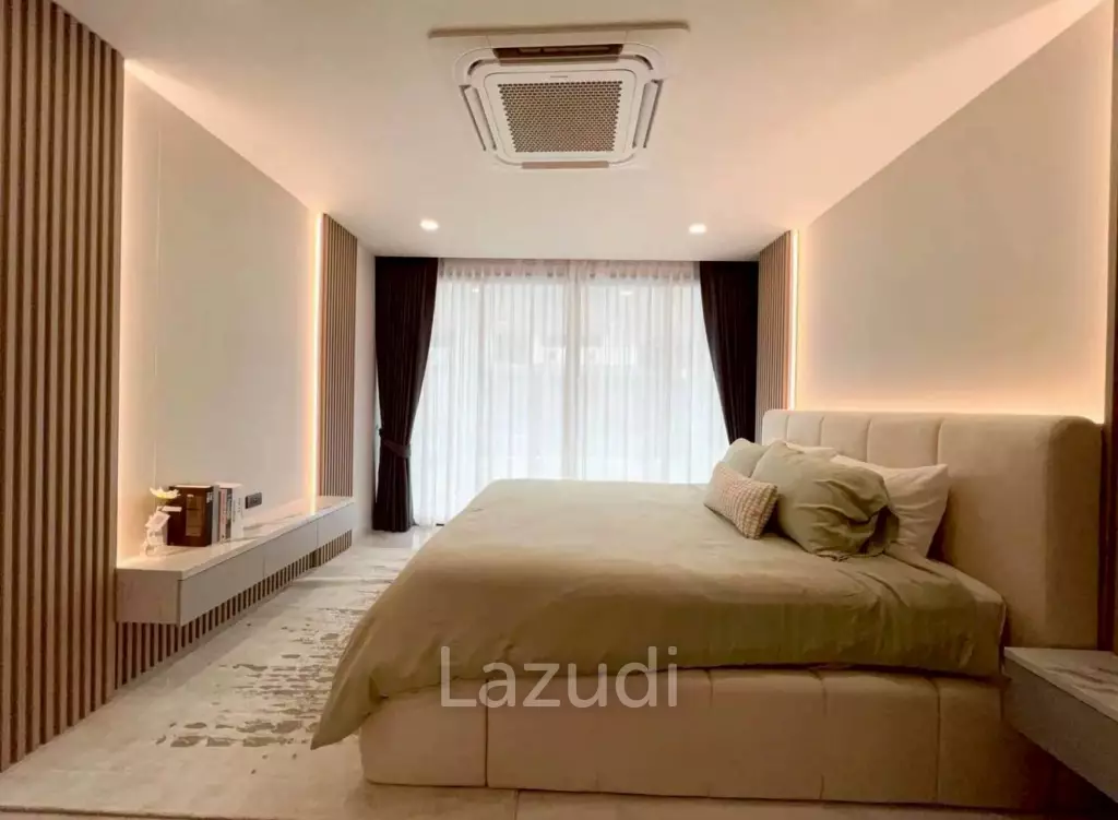 Newly Renovated 2-Storey Pool Villa for Sale at Eakmongkol