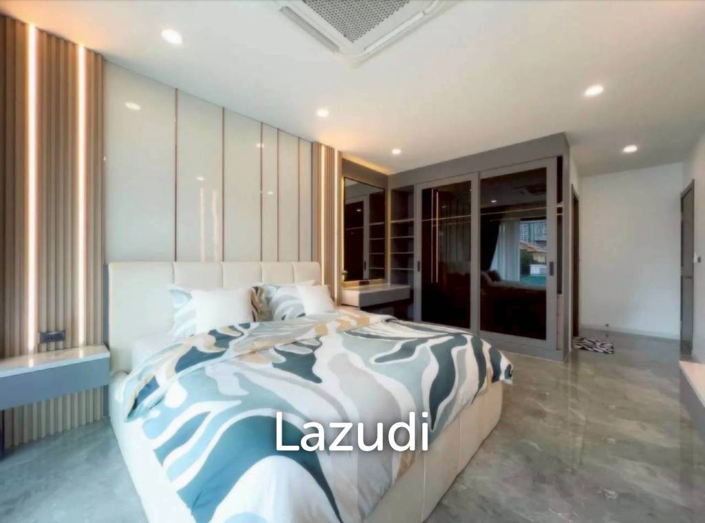 Newly Renovated 2-Storey Pool Villa for Sale at Eakmongkol