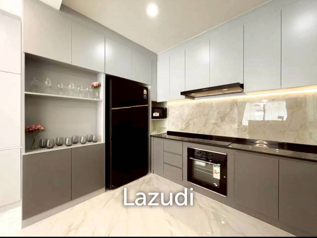 Newly Renovated 2-Storey Pool Villa for Sale at Eakmongkol