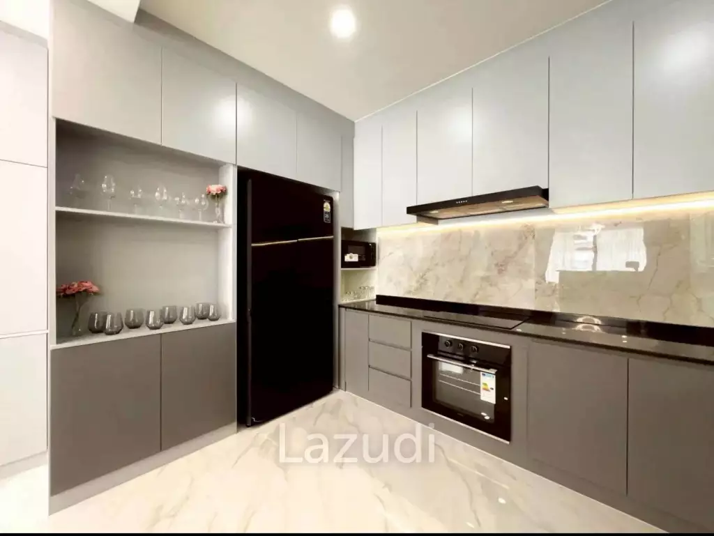 Newly Renovated 2-Storey Pool Villa for Sale at Eakmongkol