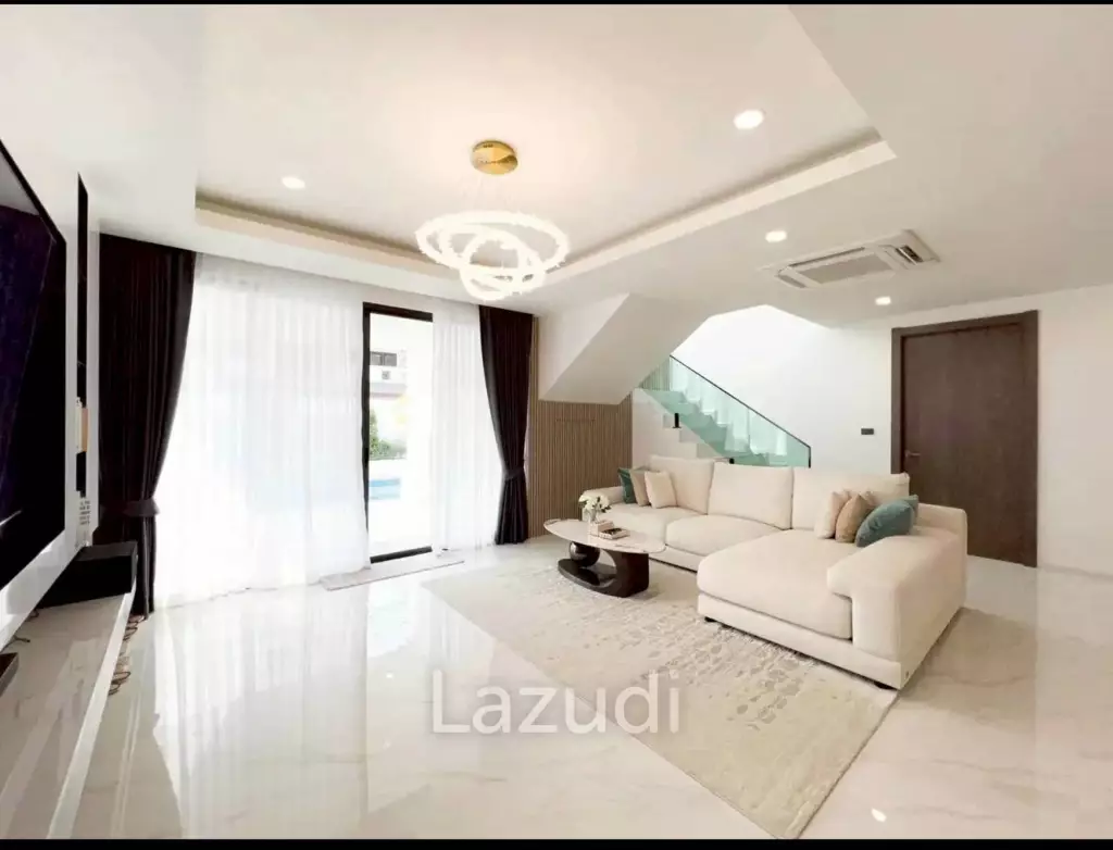 Newly Renovated 2-Storey Pool Villa for Sale at Eakmongkol