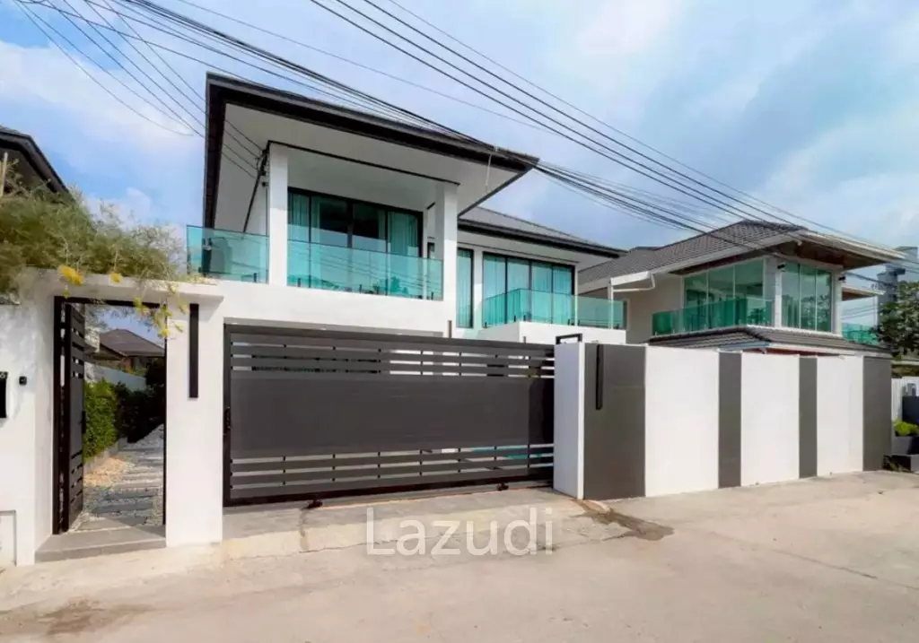 Newly Renovated 2-Storey Pool Villa for Sale at Eakmongkol