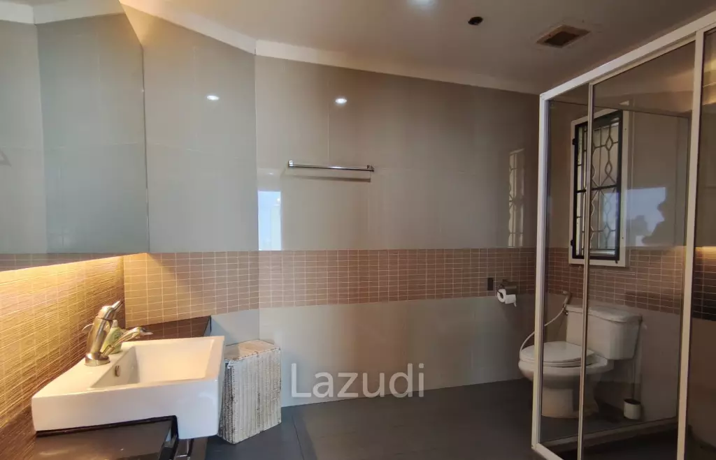 301 sqm high floor condo Baan Chao Praya Khlong San Bangkok