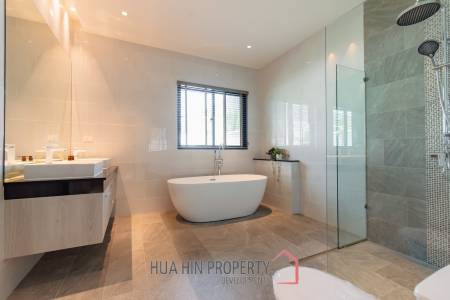 292 sqm pool villa in Aria 3 Hua Hin, Thap Tai
