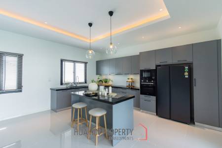 292 sqm pool villa in Aria 3 Hua Hin, Thap Tai