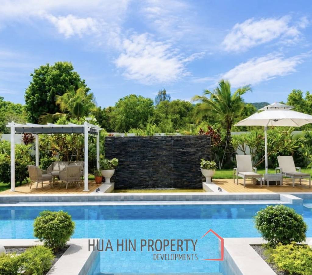 PALM AVENUE  : 3 bed luxury pool villa