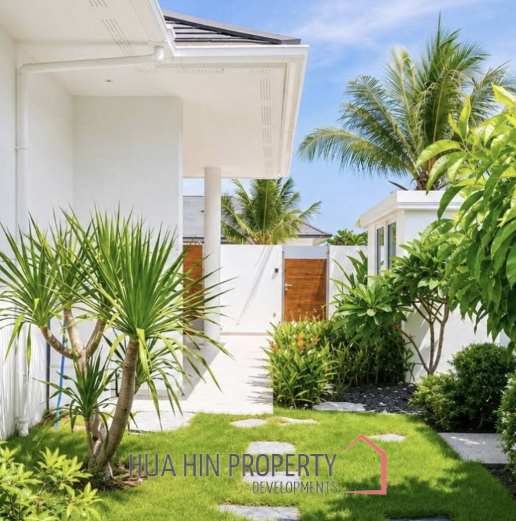 PALM AVENUE  : 3 bed luxury pool villa