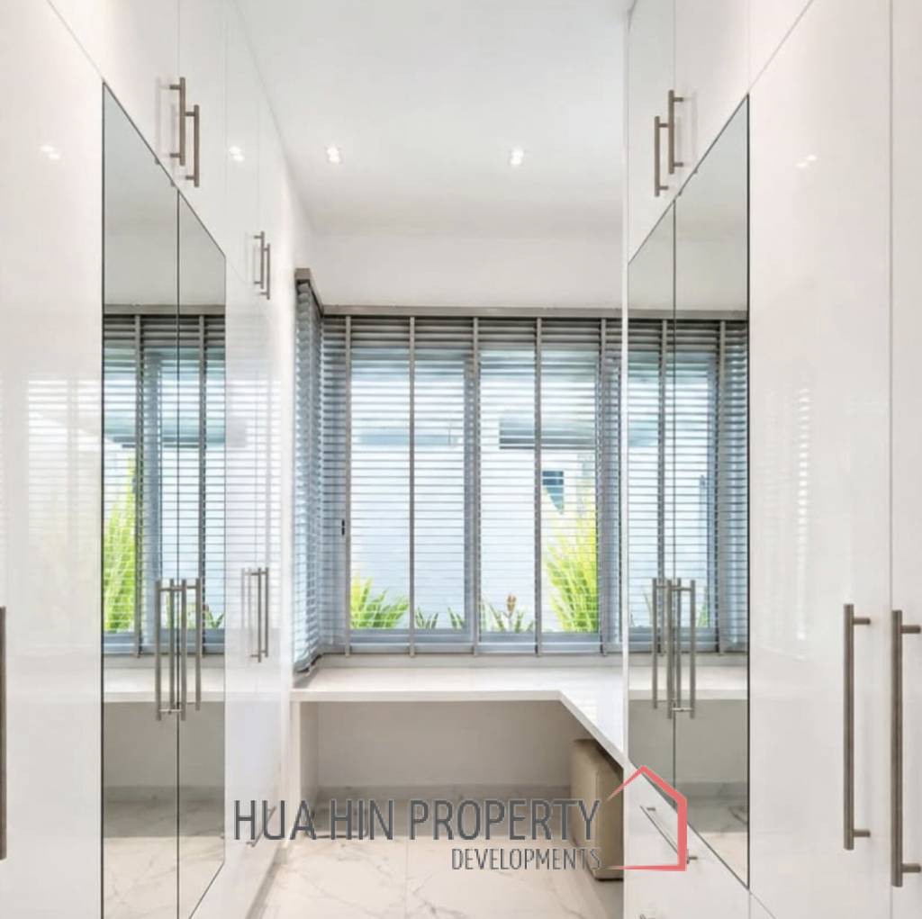 PALM AVENUE  : 3 bed luxury pool villa