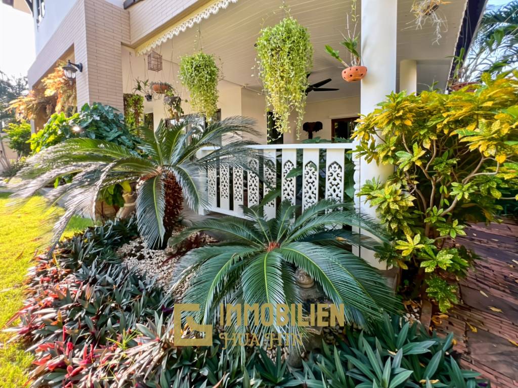 The Heights 2: 4-BR Villa with Pool and Garden