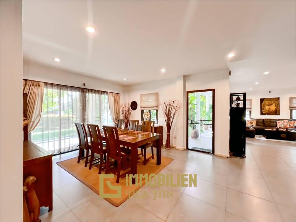 The Heights 2: 4-BR Villa with Pool and Garden