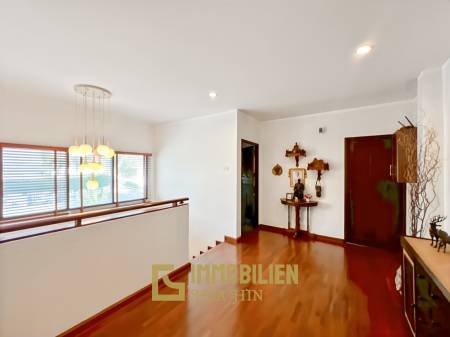 The Heights 2: 4-BR Villa with Pool and Garden