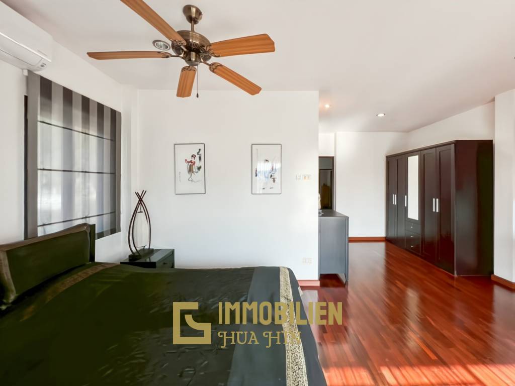 The Heights 2: 4-BR Villa with Pool and Garden