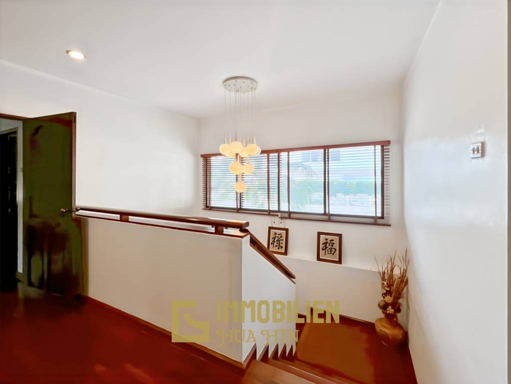 The Heights 2: 4-BR Villa with Pool and Garden