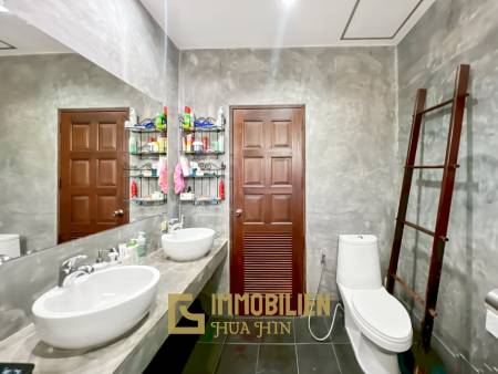 The Heights 2: 4-BR Villa with Pool and Garden