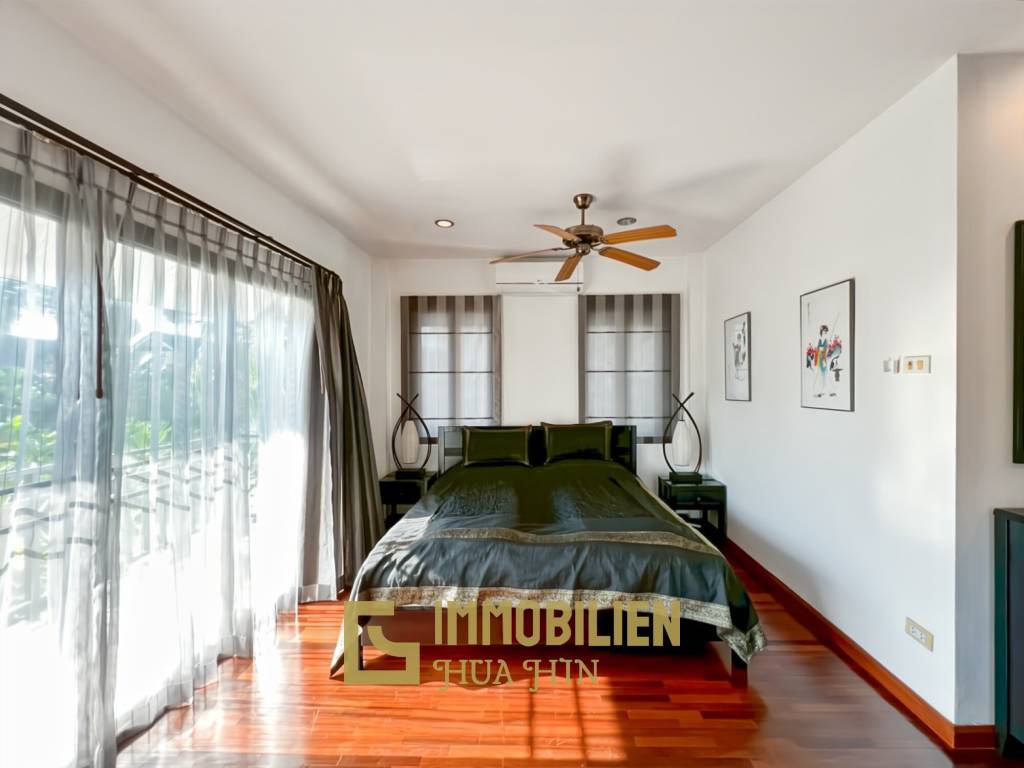 The Heights 2: 4-BR Villa with Pool and Garden