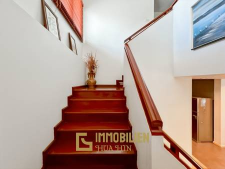 The Heights 2: 4-BR Villa with Pool and Garden