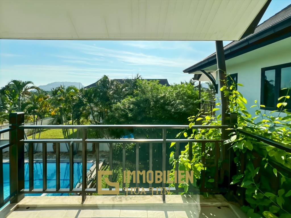 The Heights 2: 4-BR Villa with Pool and Garden