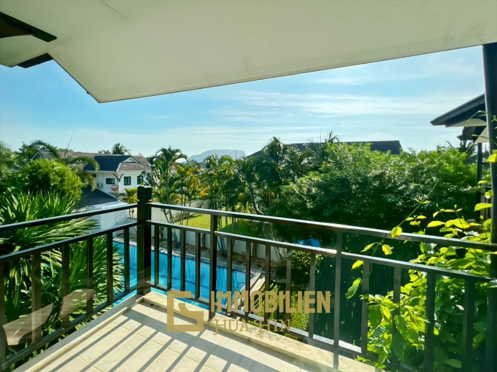 The Heights 2: 4-BR Villa with Pool and Garden