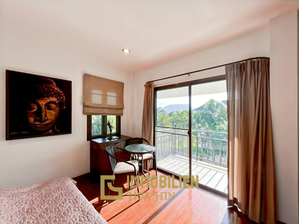 The Heights 2: 4-BR Villa with Pool and Garden