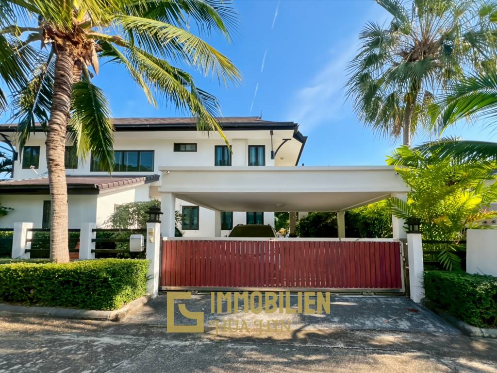 The Heights 2: 4-BR Villa with Pool and Garden