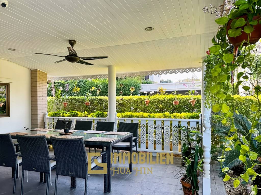 The Heights 2: 4-BR Villa with Pool and Garden