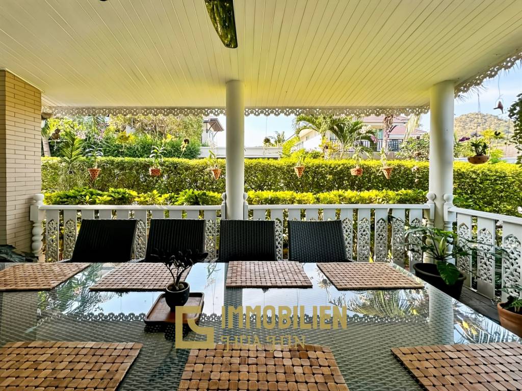 The Heights 2: 4-BR Villa with Pool and Garden