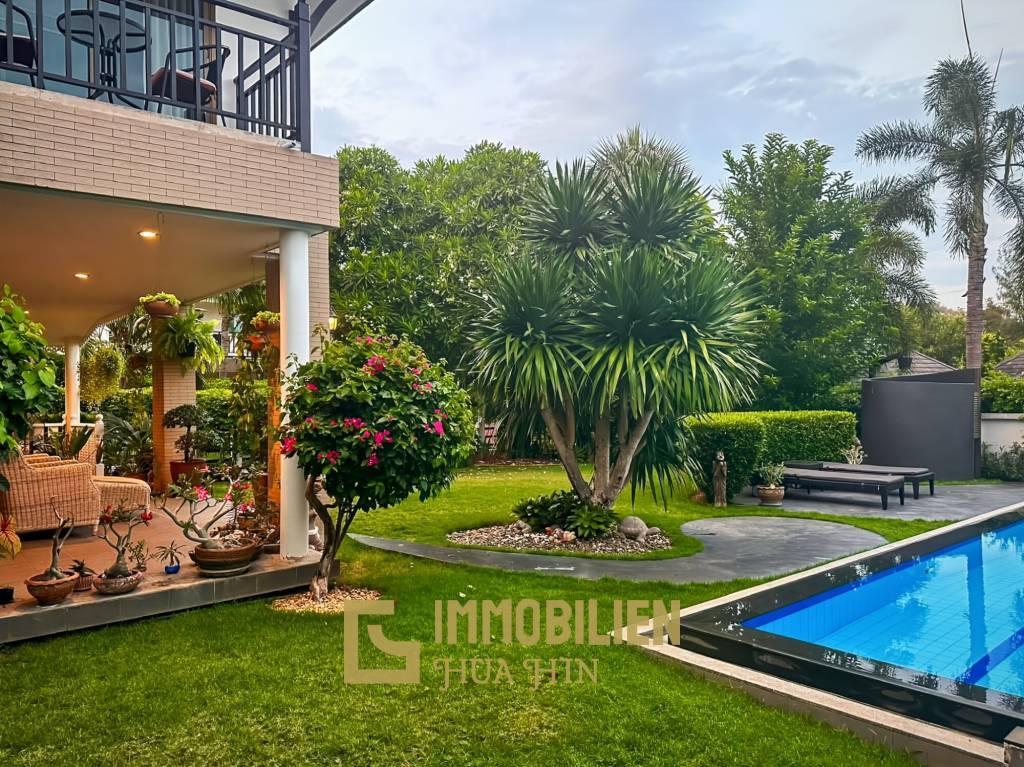 The Heights 2: 4-BR Villa with Pool and Garden