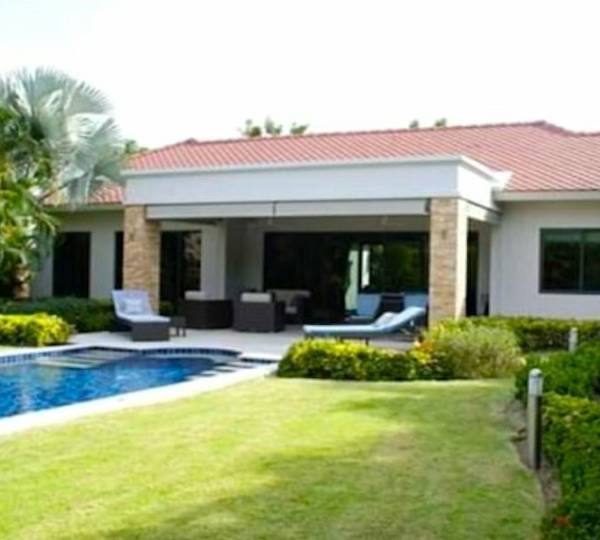 BAAN ING PHU: Outstanding Luxury 3 bed pool villa on good sized plot and feature pool. BAAN ING PHU: Outstanding Luxury 3 bed pool villa on good sized plot and feature pool.