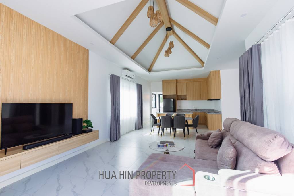 293 sqm modern pool villa in Cha-Am Blue Sky project