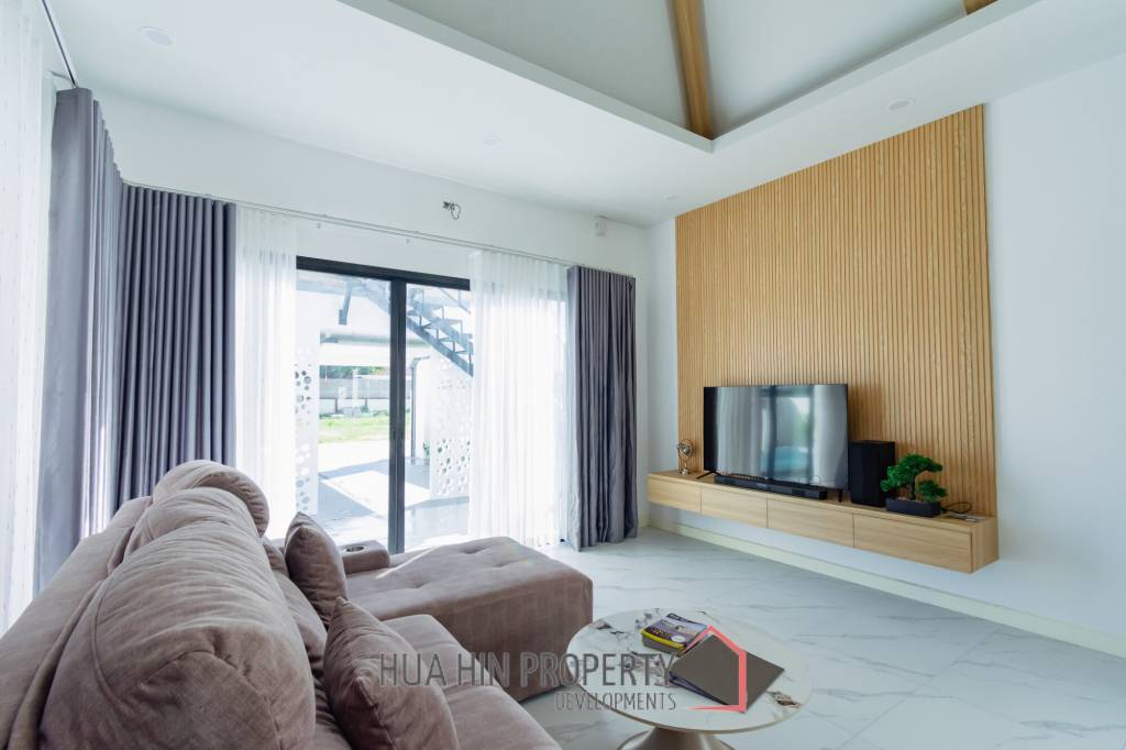 293 sqm modern pool villa in Cha-Am Blue Sky project