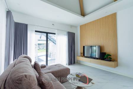 293 sqm modern pool villa in Cha-Am Blue Sky project