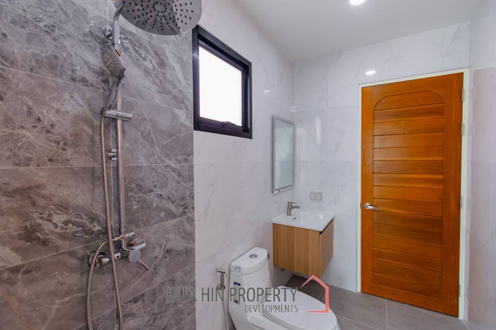 293 sqm modern pool villa in Cha-Am Blue Sky project