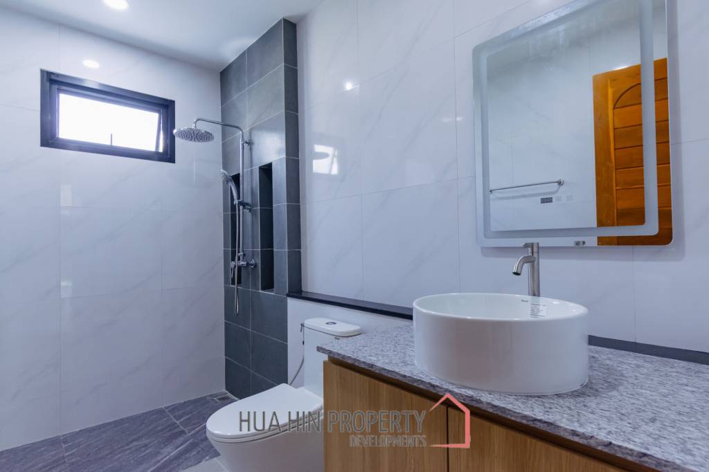 293 sqm modern pool villa in Cha-Am Blue Sky project