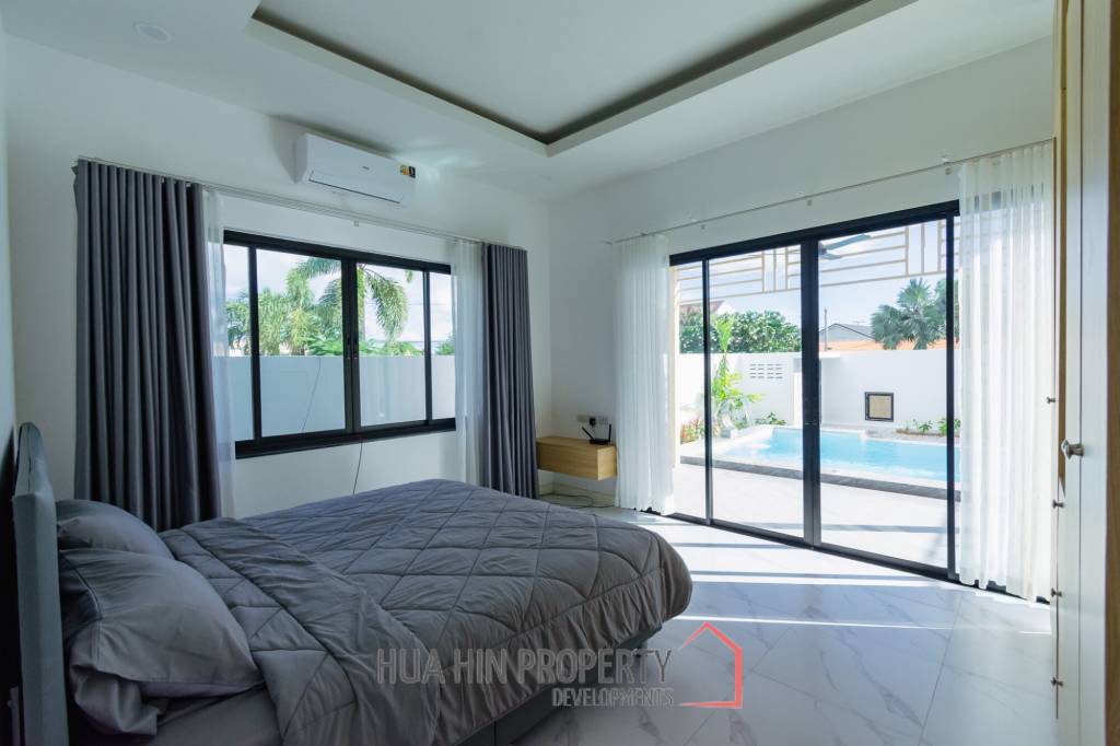 293 sqm modern pool villa in Cha-Am Blue Sky project