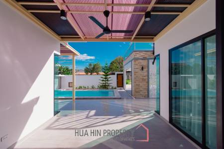 293 sqm modern pool villa in Cha-Am Blue Sky project