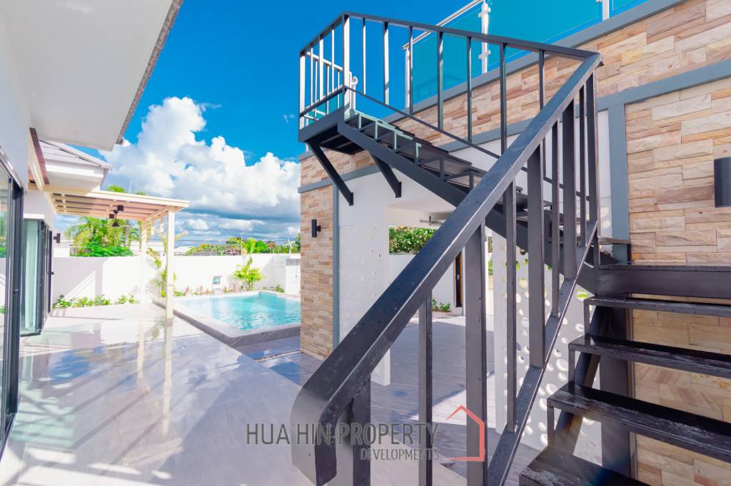 293 sqm modern pool villa in Cha-Am Blue Sky project