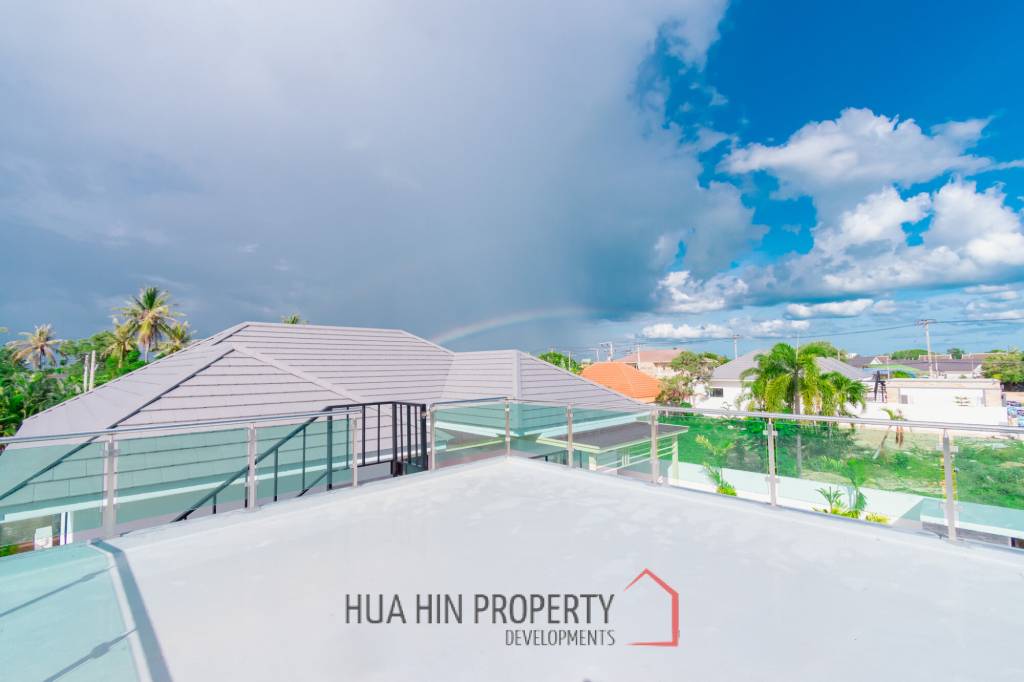 293 sqm modern pool villa in Cha-Am Blue Sky project