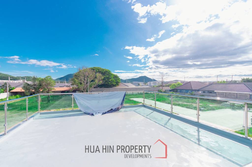 293 sqm modern pool villa in Cha-Am Blue Sky project