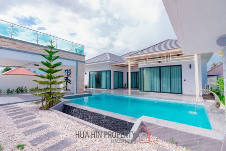 293 sqm modern pool villa in Cha-Am Blue Sky project